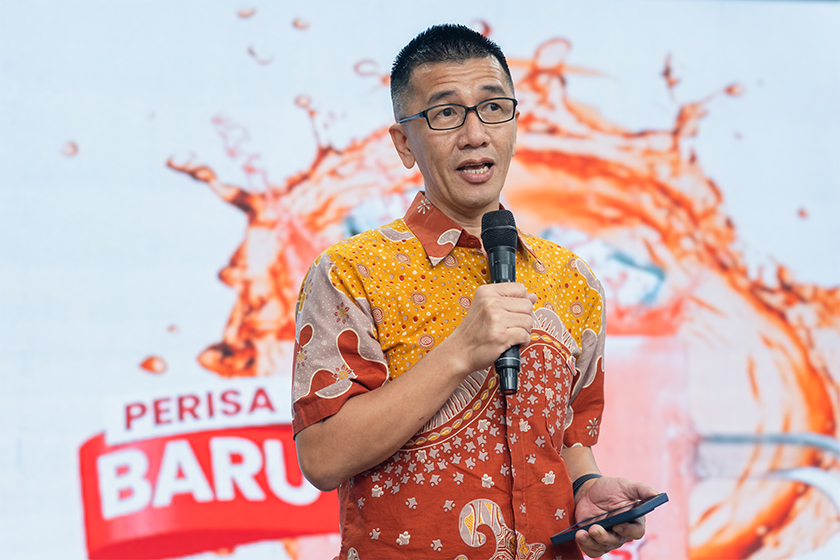 Oktavianus (gambar) ketika memberikan ucapan menekankan Extra Joss kini sedang giat melaksanakan pelbagai rancangan untuk mengeluarkan lebih banyak perisa-perisa menarik. - Foto Extra Joss