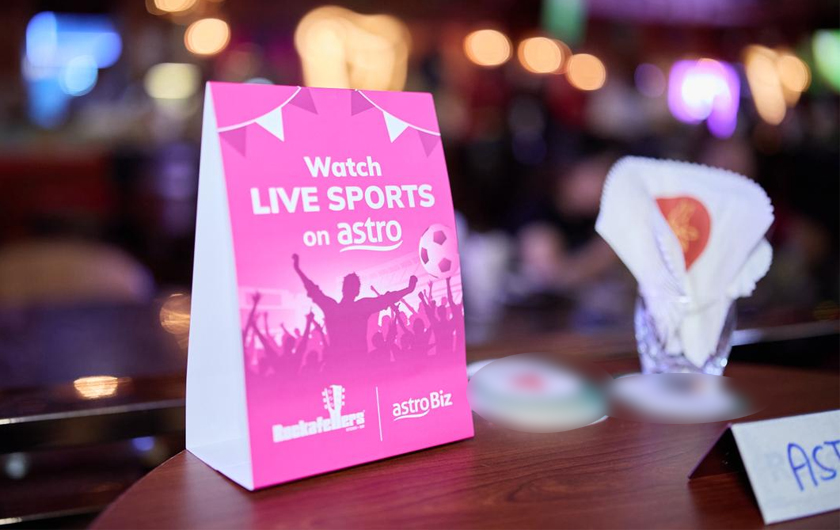 Inisiatif "Watch Party" dianjurkan AstroBIZ merupakan bentuk penghargaan kepada pemenang utama kempen Astro BizOne Rewards atas komitmen memanfaatkan kandungan Astro BizOne di outlet sebagai medium hiburan kepada pelanggan. - Foto Astro