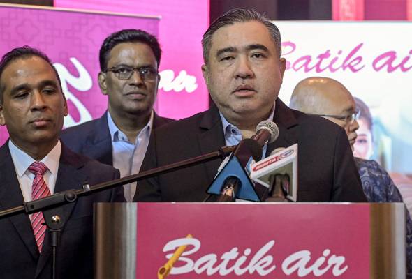 Subsidi kerajaan kekang lonjakan harga tiket penerbangan musim perayaan - Loke