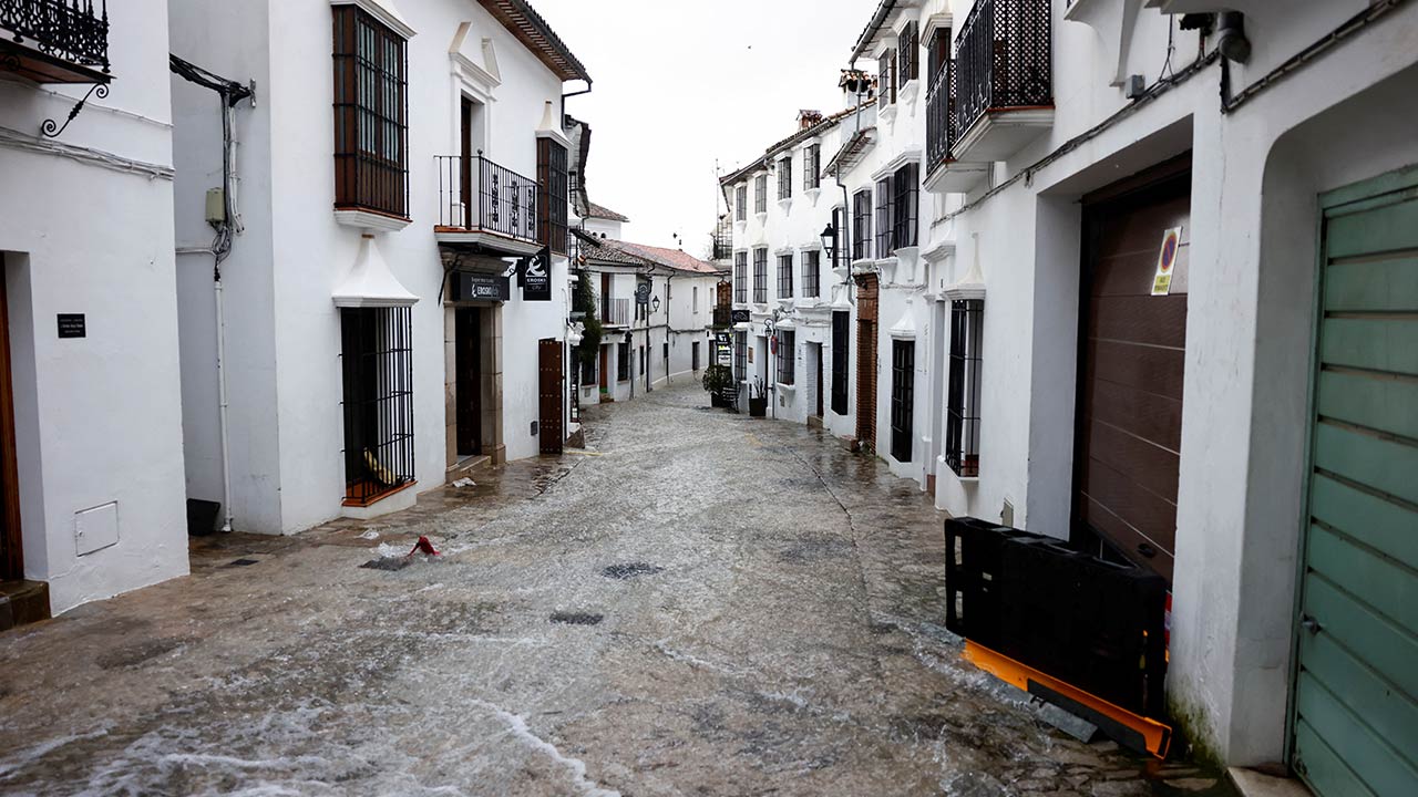 Ribut Leonardo: Lelaki maut di Portugal, wanita dihanyutkan arus di Sepanyol<