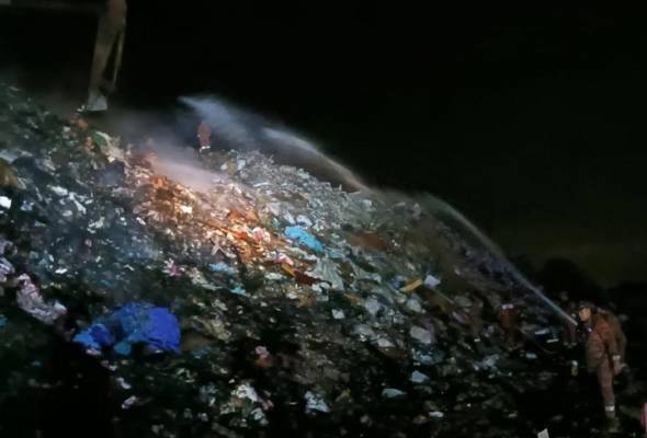 Kebakaran di tapak pelupusan sampah Pulau Burung berjaya dipadam - Bomba