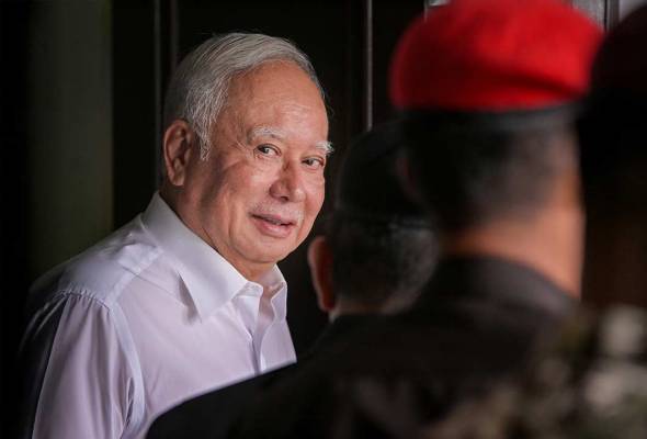 Najib sedar akaun bank, guna untuk pengeluaran cek - Saksi