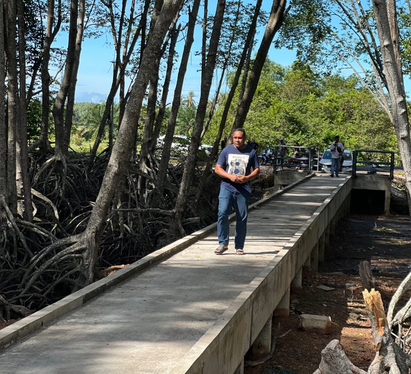 Mohd Zaki diberi amanah untuk menjaga jeti ini bagi para nelayan Kg. Jilid 8.