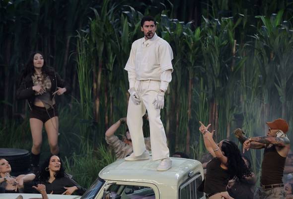 Trump kecam persembahan Bad Bunny di Super Bowl LX: “Antara yang terburuk...