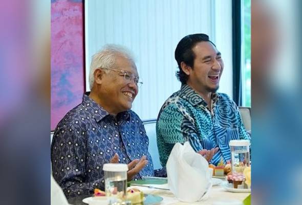 "Pecat betul-betul, jangan baling batu sembunyi tangan macam pondan" - Wan Ahmad Fayhsal